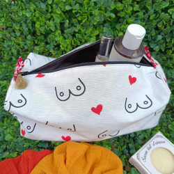 Trousse de toilette motif boobs et coeurs rouges I De Nature Colorée