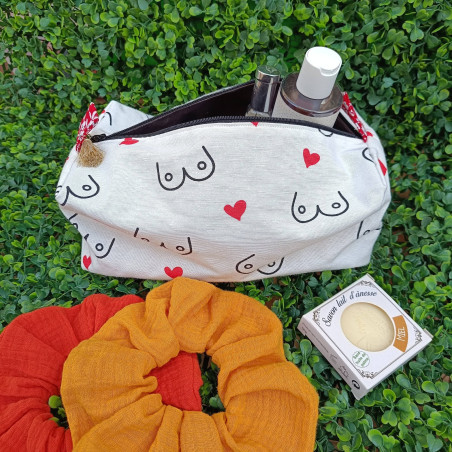 Trousse de toilette motif boobs et coeurs rouges I De Nature Colorée