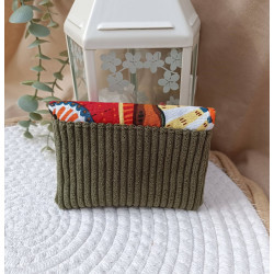 Pochette à cartes artisanale en velours vert kaki et motif ethnique coloré
