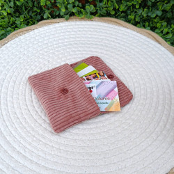 Pochette à cartes en velours rose poudré et tissu fleuri bleu marine