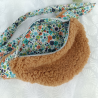 Sac banane enfant sherpa caramel et tissu fleuri – Ceinture réglable –Création artisanale