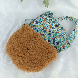 Sac à main enfant sherpa caramel – Rabat Liberty – Fait main doux et original