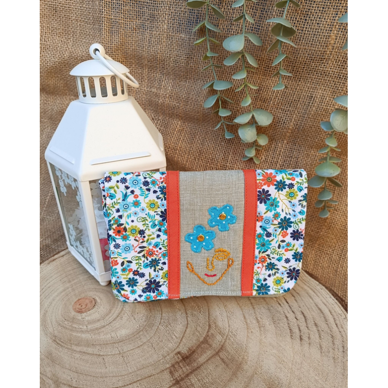 Pochette / Porte-monnaie / Porte-feuille artisanal « Visage et Fleurs »