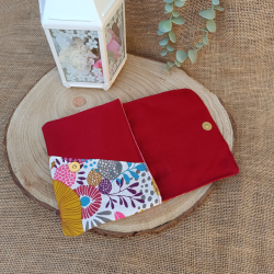 Porte-monnaie brodé femme au chapeau – Fleurs roses – Fait main en France