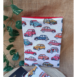 Pochette à livre coton écru – Motif voitures colorées – Taille au choix – Artisanat
