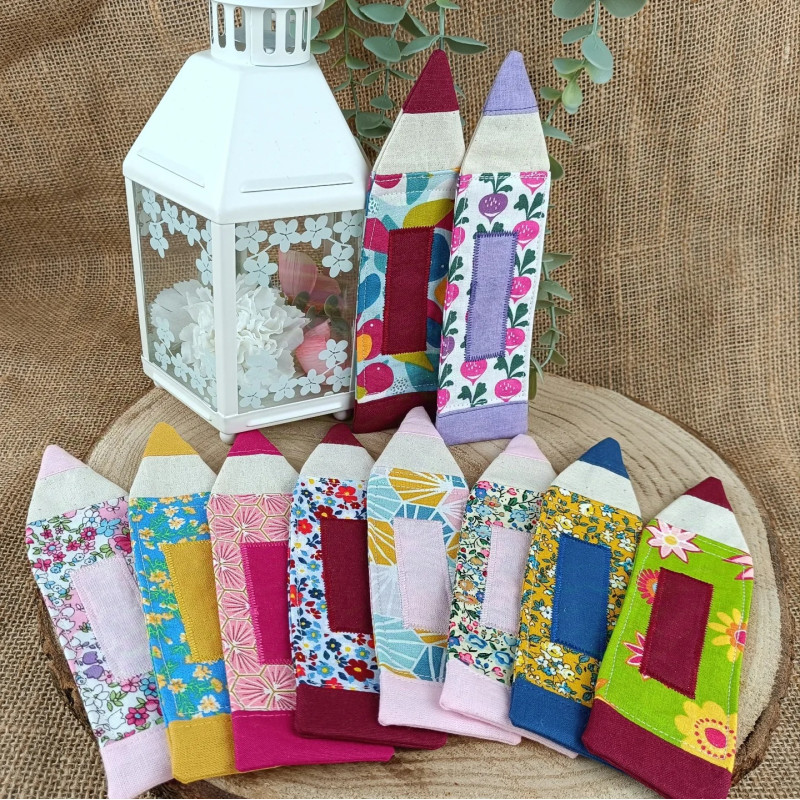 Marque-page tissu crayon – Motif & couleur au choix – Fait main