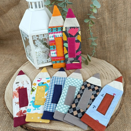 Marque-page tissu crayon – Motif & couleur au choix – Fait main