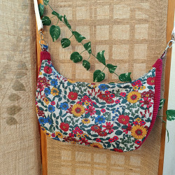 Sac demi-lune en coton fleuri – Sac bohème chic fait main