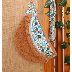 Sac banane enfant sherpa caramel et tissu fleuri – Ceinture réglable –Création artisanale