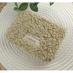 Pochette plate en sherpa – douceur, style et praticité