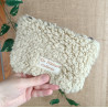 Pochette plate en sherpa – douceur, style et praticité