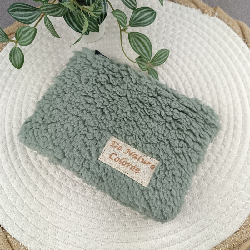 Pochette plate en sherpa – douceur, style et praticité