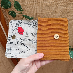 Porte-monnaie artisanal en tissu velours côtelé caramel et imprimé coquelicot – Fait main