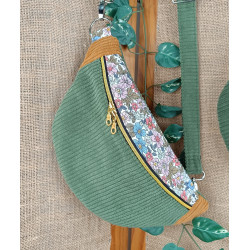 Sac banane fleurie en tissu côtelé vert – fait main et pratique