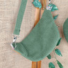 Sac banane fleurie en tissu côtelé vert – fait main et pratique