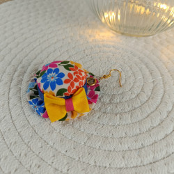 Boucles d’oreilles bohèmes en tissu fleuri – Bijou artisanal léger & coloré