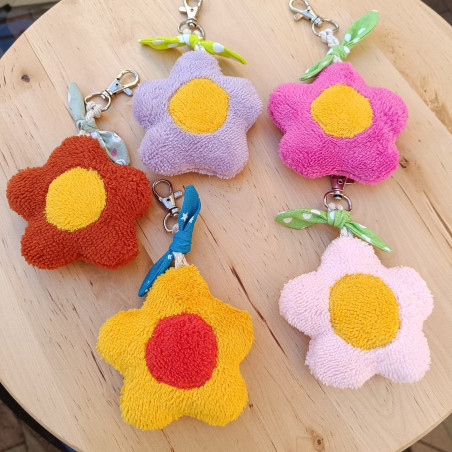 Porte-clés fleur douce en éponge microfibre – fait main – couleur au choix
