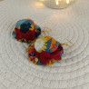 Boucles d’oreilles look automne en tissu fleuri – Bijou artisanal léger & coloré