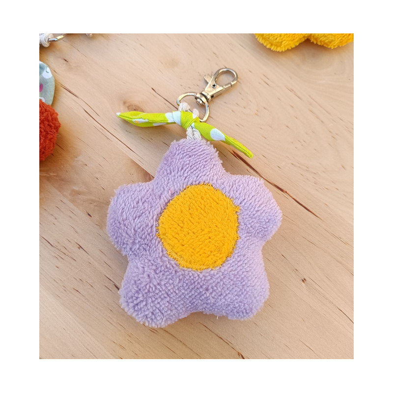 Porte-clés fleur douce en éponge microfibre – fait main – couleur au choix