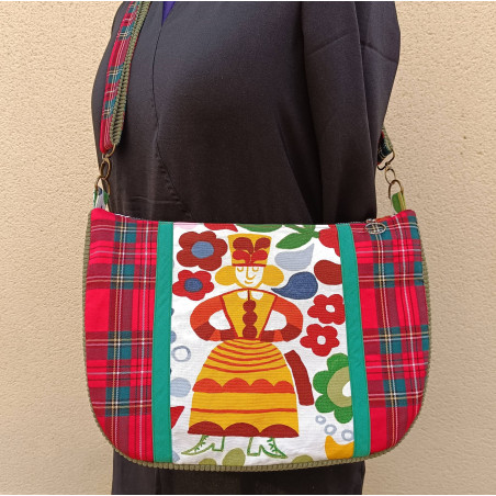 Sac bandoulière artisanal folk en tissu écossais rouge illustré