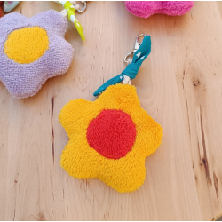 Porte-clés fleur douce en éponge microfibre – fait main – couleur au choix