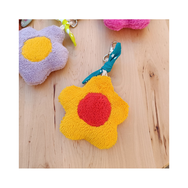 Porte-clés fleur douce en éponge microfibre – fait main – couleur au choix