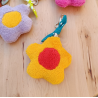 Porte-clés fleur douce en éponge microfibre – fait main – couleur au choix
