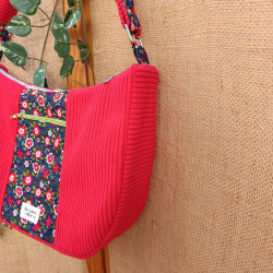 sac demi-lune artisanale en velours rouges et fleurs I De Nature Colorée