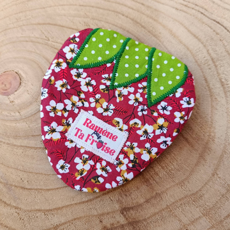 Porte-monnaie fraise "ramène pas ta fraise" - fait main à Metz